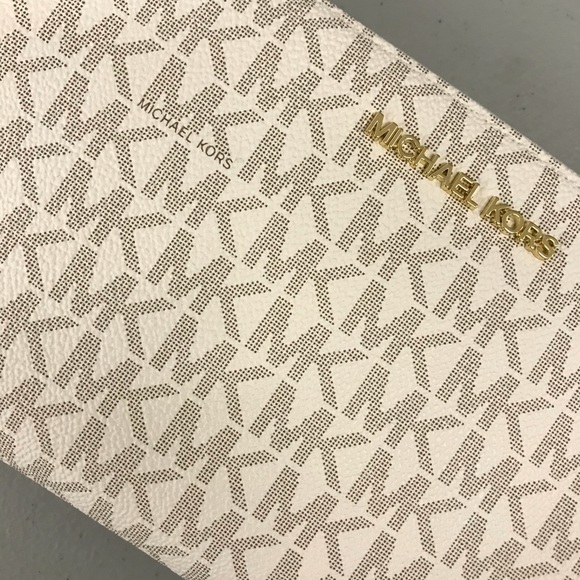 Michael Kors jet set travel wallet - Picture 5 of 11